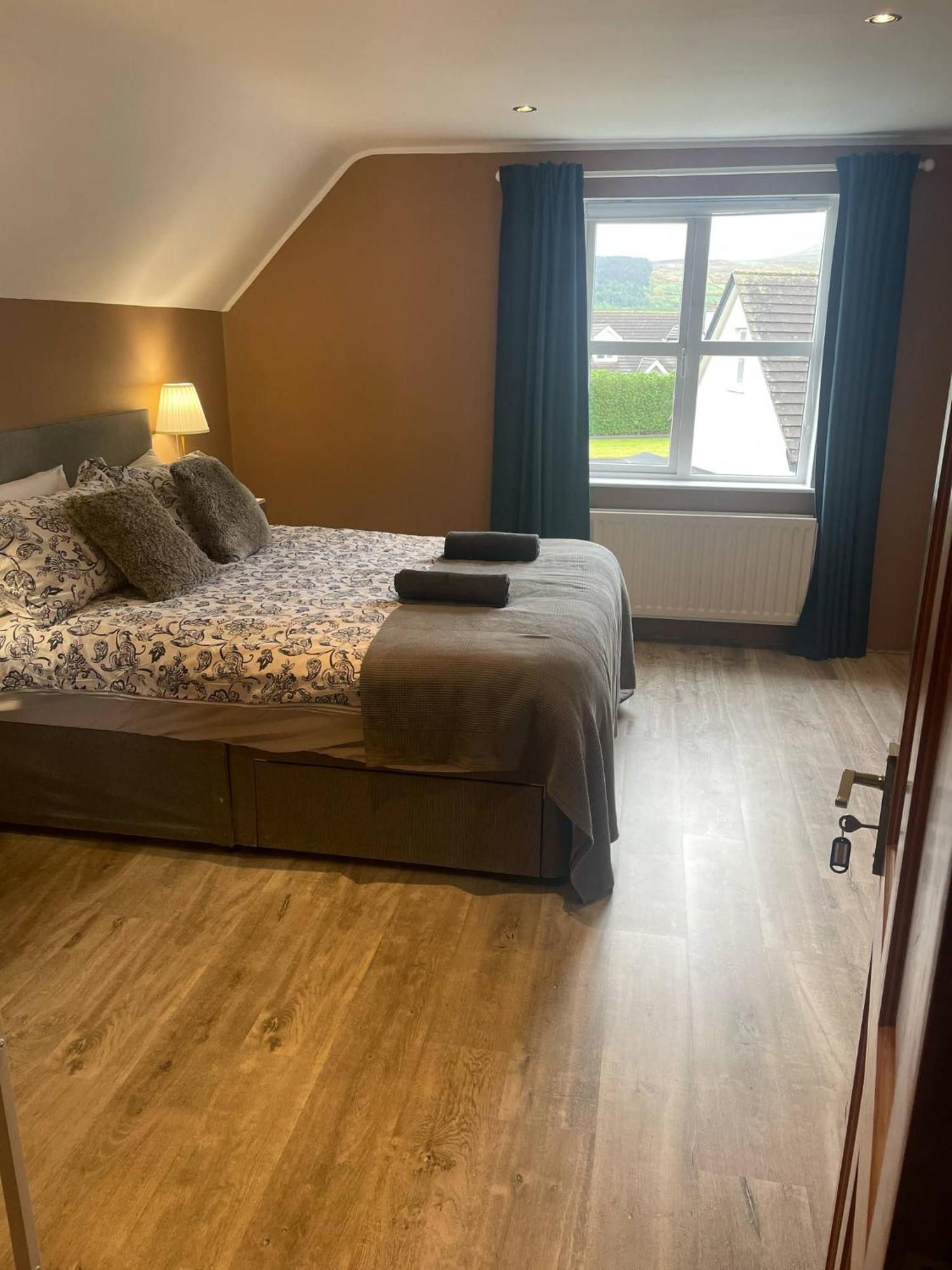 Wind Rose Rooms Ballycastle Bagian luar foto
